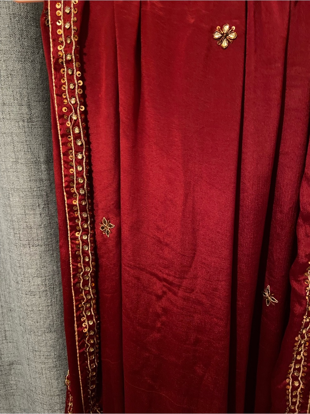 Elegant Pure Dasheen Burgundy Indian Women's Scarf Dupatta Shawl Gold Embroidery - Picture 5 of 6